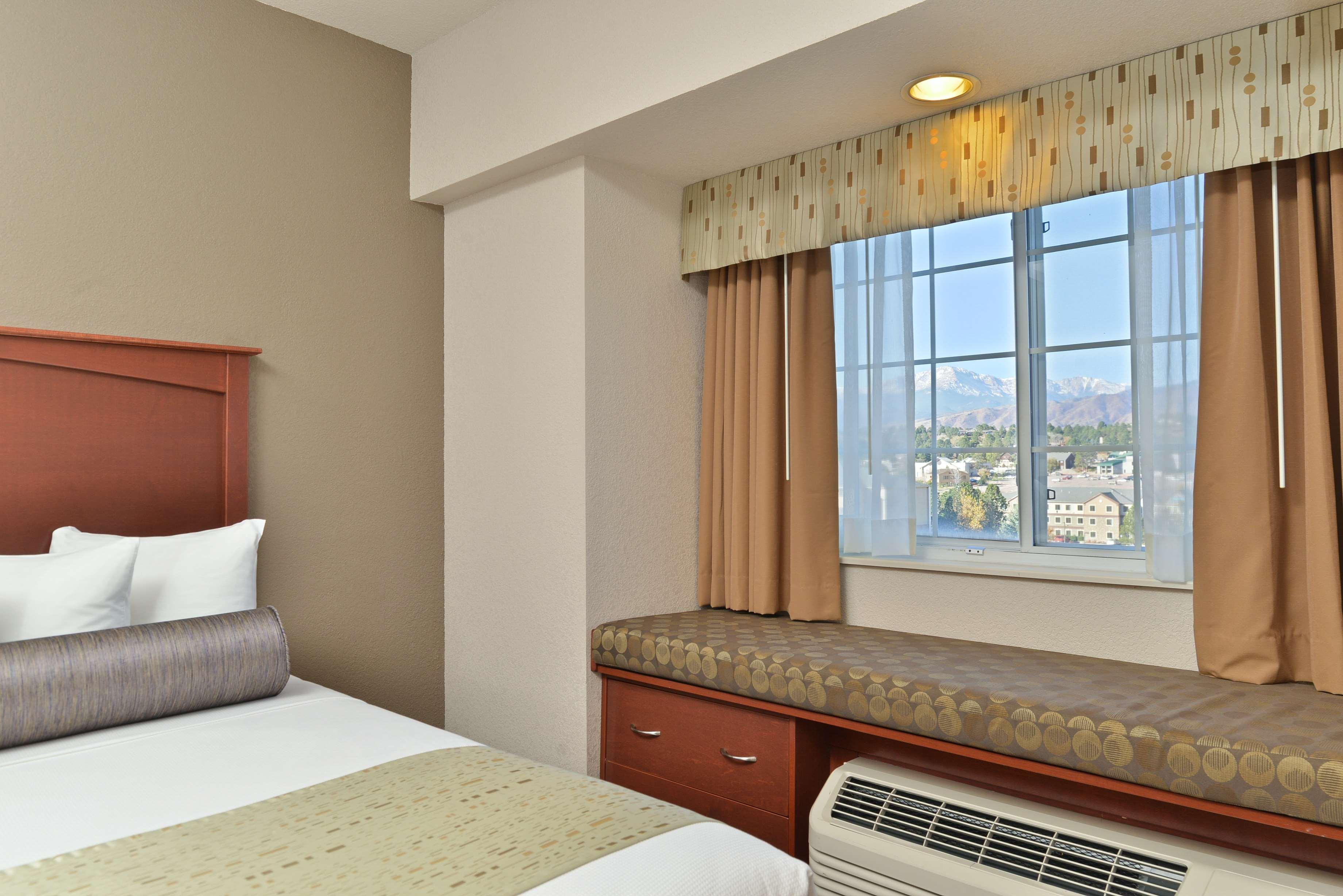Best Western Plus Peak Vista Inn & Suites Colorado Springs Buitenkant foto