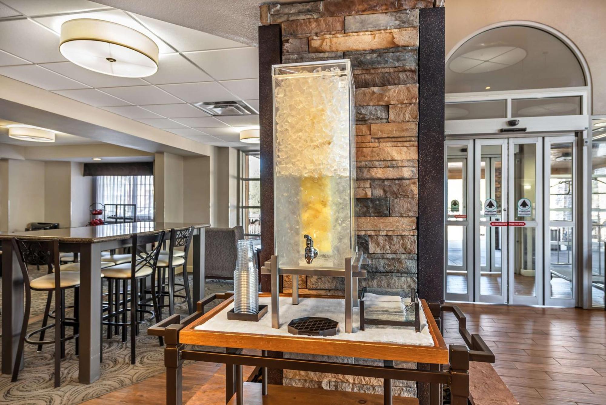 Best Western Plus Peak Vista Inn & Suites Colorado Springs Buitenkant foto