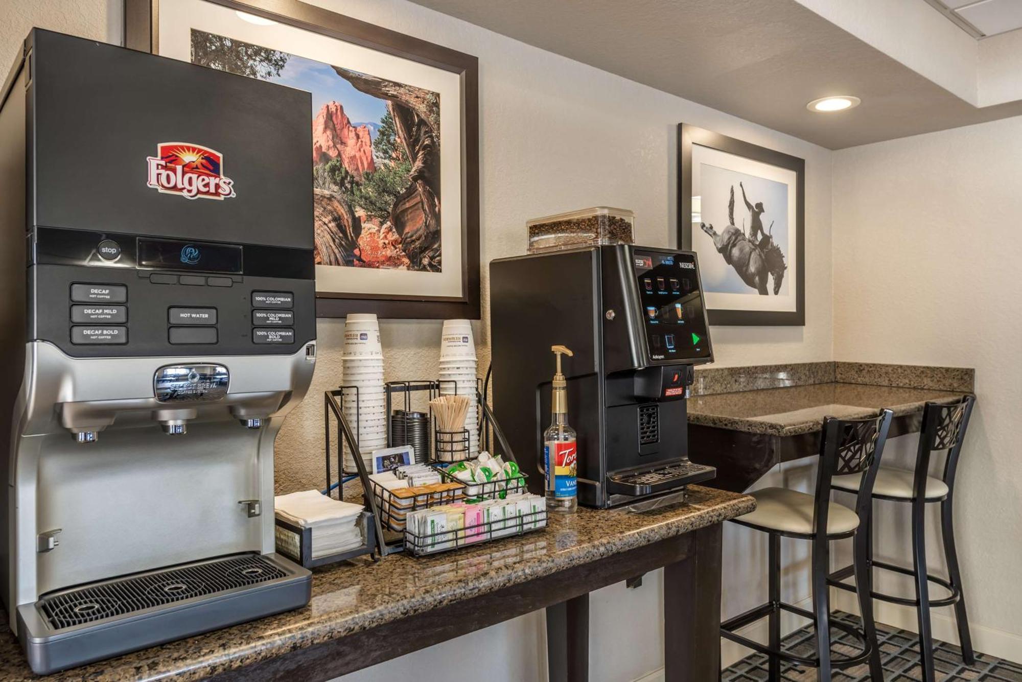 Best Western Plus Peak Vista Inn & Suites Colorado Springs Buitenkant foto