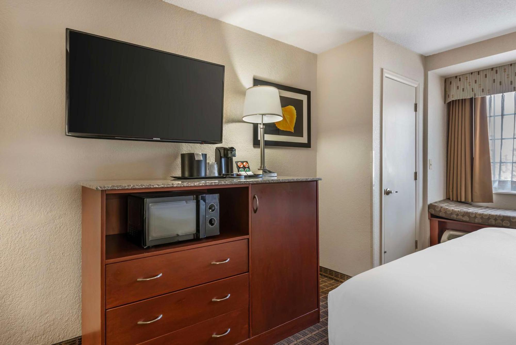 Best Western Plus Peak Vista Inn & Suites Colorado Springs Buitenkant foto