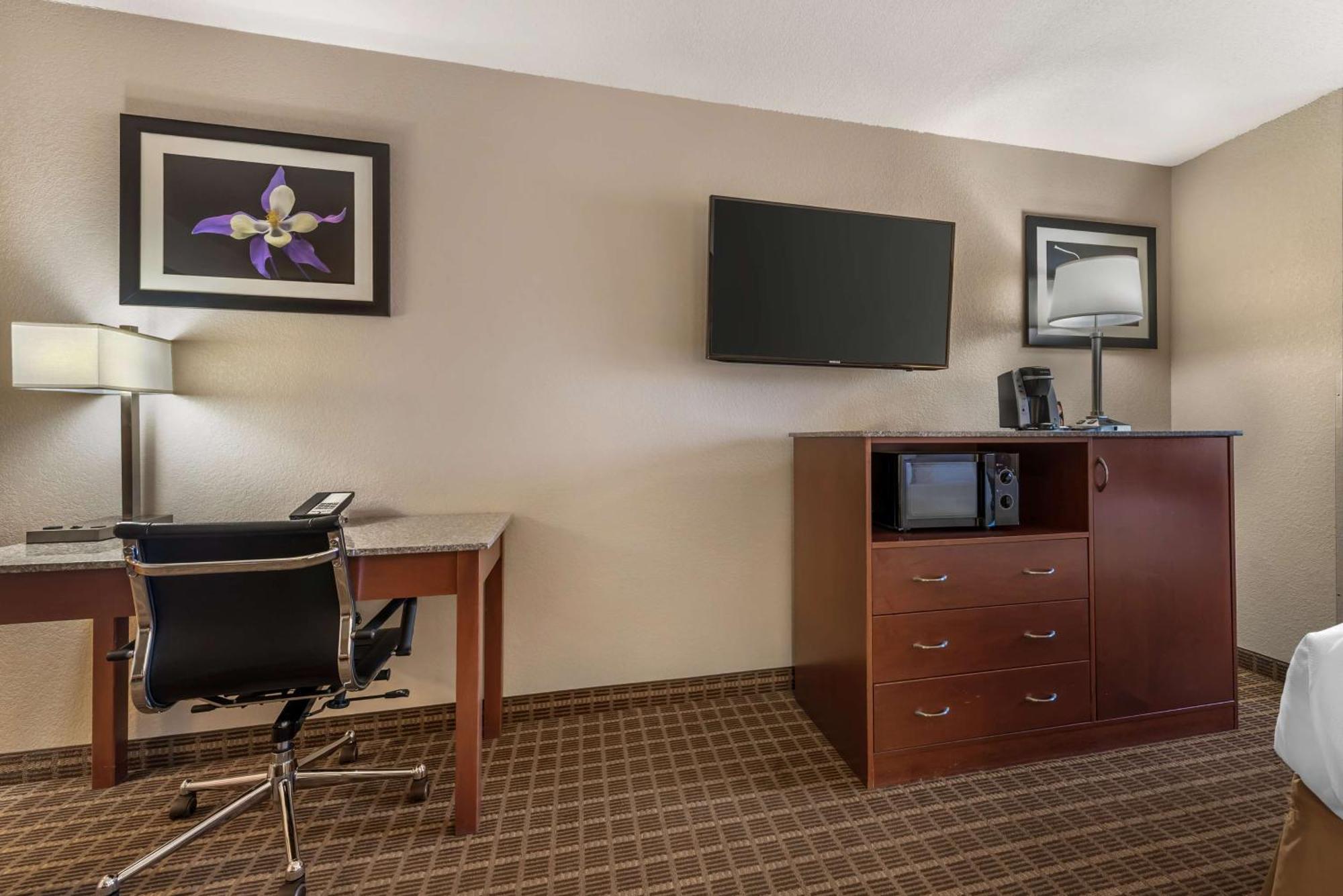Best Western Plus Peak Vista Inn & Suites Colorado Springs Buitenkant foto